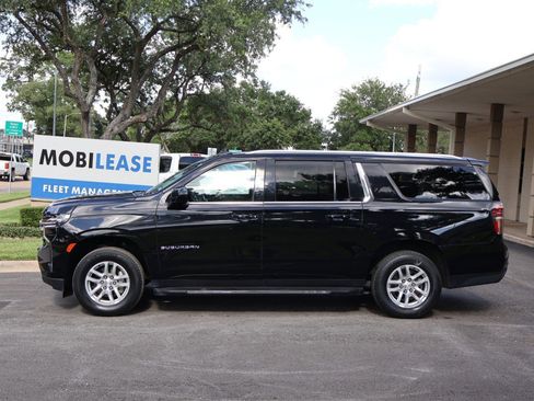 Used 2023 Chevrolet Suburban LS RWD image 8