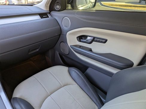 Used 2017 Land Rover Range Rover Evoque SE Premium image 13