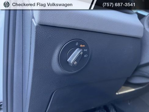 Used 2022 Volkswagen Taos SE image 18