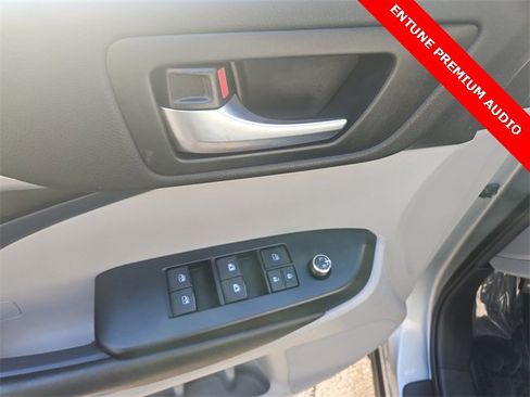 Used 2019 Toyota Highlander SE image 24