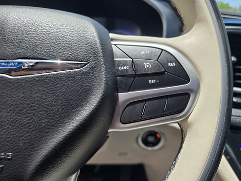 Used 2018 Chrysler Pacifica Limited FWD image 31