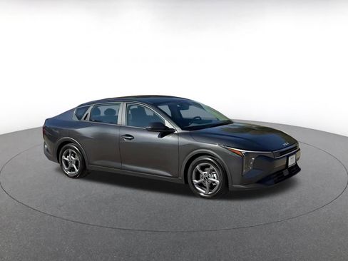 Used 2025 Kia K4 LXS image 2