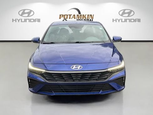 Used 2024 Hyundai Elantra SEL FWD image 2