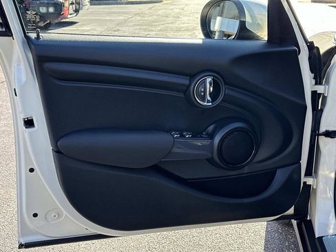 Used 2021 MINI Cooper 4-Door Hardtop image 22