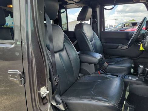 Used 2018 Jeep Wrangler Unlimited Sahara AWD/4WD image 24