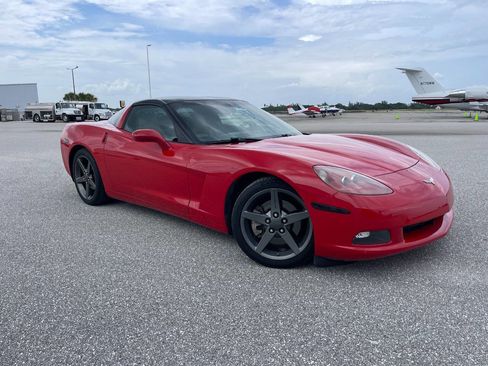 Used 2005 Chevrolet Corvette Coupe w/ Preferred Equipment Group RWD image 3