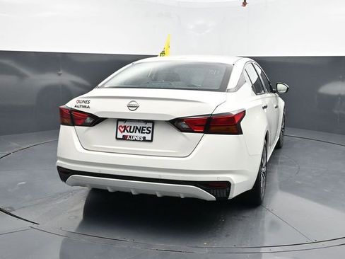 Used 2025 Nissan Altima 2.5 SV FWD image 8