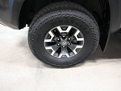 Used 2022 Toyota Tacoma TRD Off-Road image 30