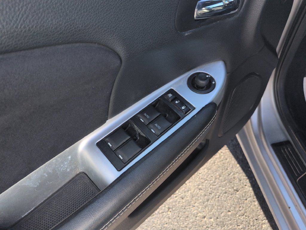 Used 2013 Chrysler 200 S FWD image 12