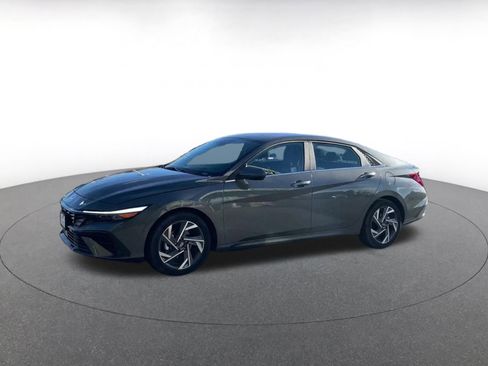 Used 2025 Hyundai Elantra SEL image 8