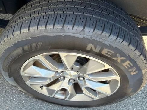 Used 2022 Chevrolet Silverado 1500 LT AWD/4WD image 7