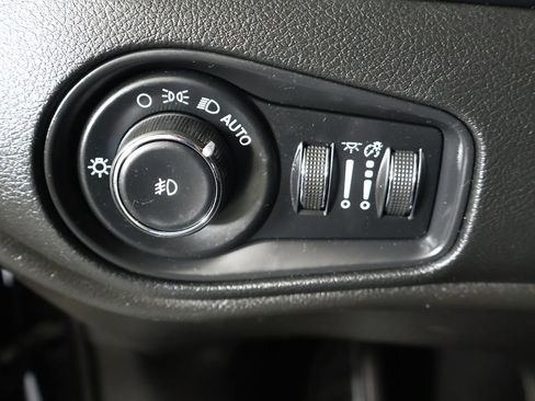 Used 2020 Jeep Renegade Altitude AWD/4WD image 29