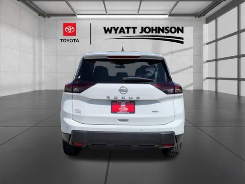 Used 2025 Nissan Rogue S AWD/4WD image 4