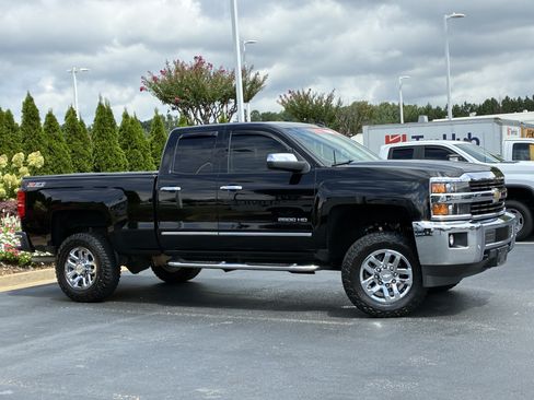 Used 2015 Chevrolet Silverado 2500 LTZ AWD/4WD image 3