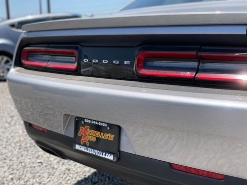 Used 2017 Dodge Challenger R/T image 10