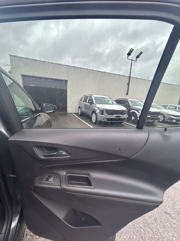 Used 2018 Chevrolet Equinox Premier FWD image 21