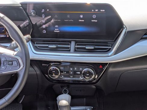 Used 2025 Chevrolet Trax LT w/ LT Convenience Package FWD image 19