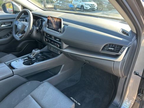 Certified 2025 Nissan Rogue SV image 43