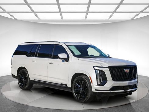 Used 2025 Cadillac Escalade ESV Sport Platinum w/ LPO, Floor Liner Package AWD/4WD image 5