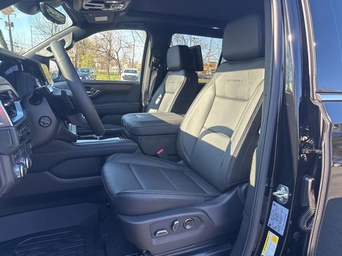 New 2026 GMC Yukon Denali w/ Denali Reserve Package AWD/4WD image 10