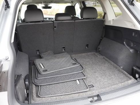 Used 2022 Volkswagen Tiguan SE w/ Panoramic Sunroof Package image 7