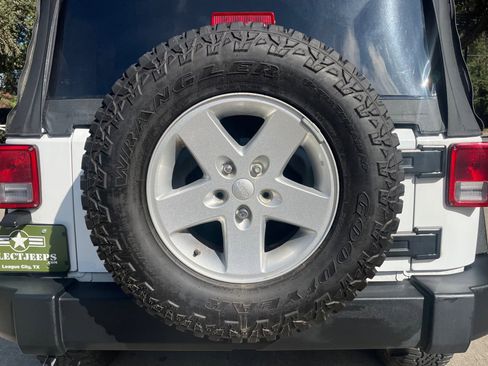 Used 2018 Jeep Wrangler Sport image 8