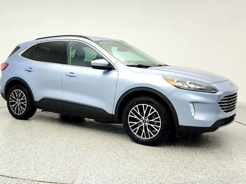 Used 2022 Ford Escape Titanium image 3