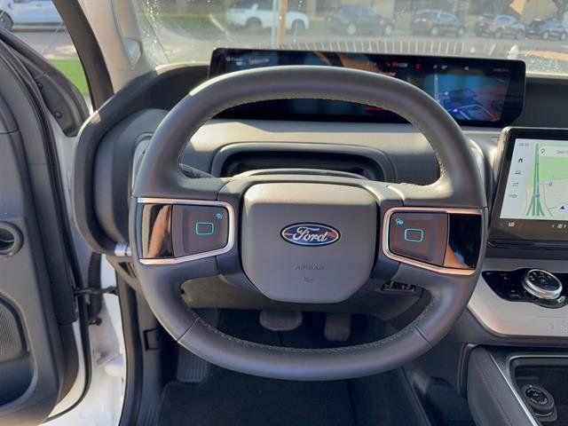 Used 2025 Ford Expedition Active RWD image 12