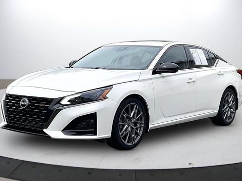 Used 2023 Nissan Altima 2.0 SR FWD image 4