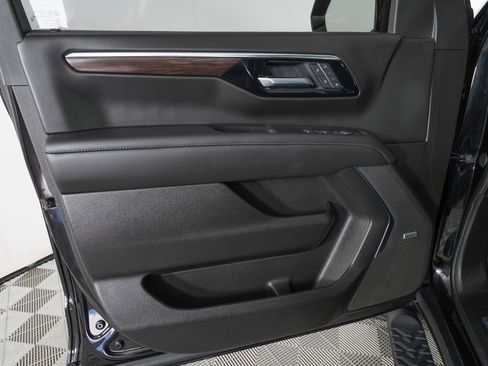 Used 2026 Chevrolet Tahoe Z71 w/ Comfort Package image 18