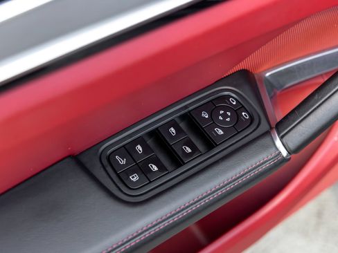 Certified 2022 Porsche Cayenne Turbo S AWD/4WD image 24