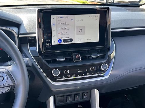 Used 2025 Toyota Corolla Cross XLE w/ Convenience Package image 7