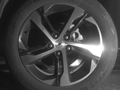Used 2024 Chevrolet Trax RS w/ Sunroof Package FWD image 12