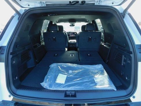 New 2026 Chevrolet Traverse RS w/ LPO, Illumination Package FWD image 33