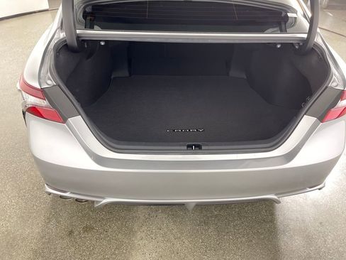Used 2022 Toyota Camry SE image 10