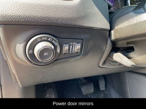 Used 2019 Jeep Compass Latitude FWD image 12