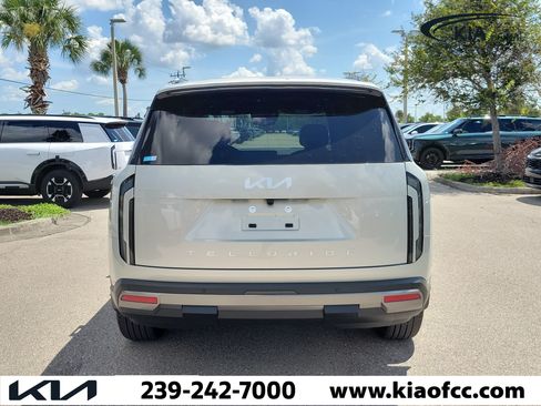 New 2027 Kia Telluride S w/ Towing Package FWD image 5