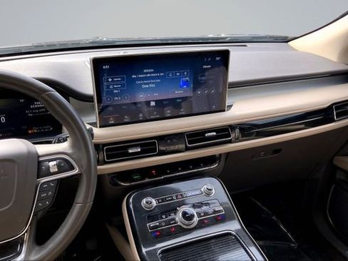 Used 2023 Lincoln Nautilus AWD w/ Premium Package image 20