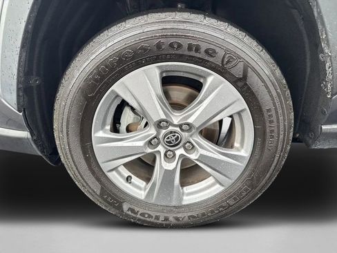 Used 2022 Toyota RAV4 XLE image 16