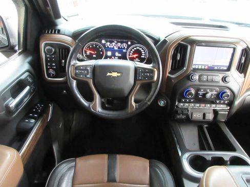 Used 2019 Chevrolet Silverado 1500 High Country w/ Technology Package AWD/4WD image 18