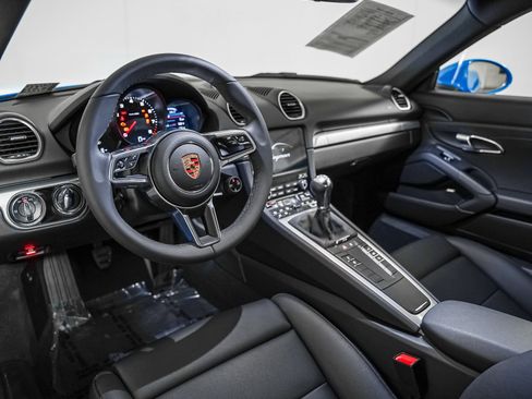 Used 2025 Porsche 718 Cayman image 4