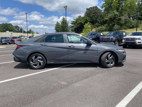 Certified 2025 Hyundai Elantra Sport FWD image 2