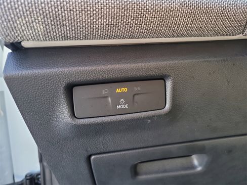 Used 2025 Volkswagen Tiguan S image 32