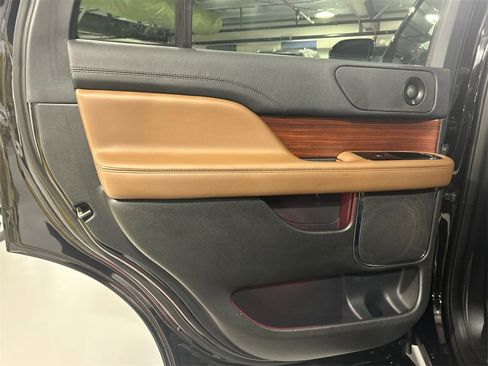 Certified 2022 Lincoln Navigator Reserve image 19