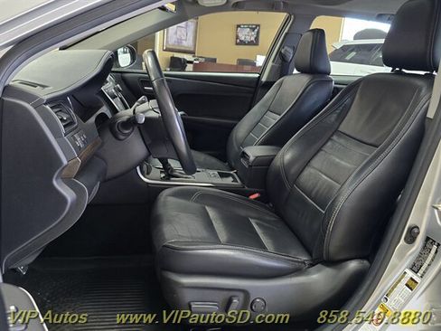 Used 2017 Toyota Camry XLE w/ Advanced Technology Package FWD image 15