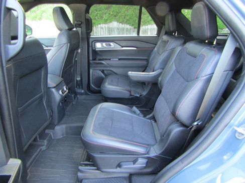 Used 2025 Ford Explorer ST w/ Sun And Sound Package AWD/4WD image 18