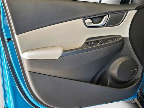 Used 2022 Hyundai Kona Limited FWD image 9