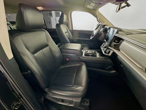Used 2024 Ford Expedition Max XLT image 32