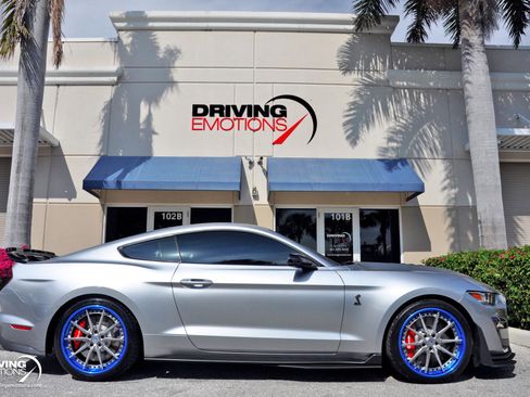 Used 2020 Ford Mustang Shelby GT500 w/ Technology Package image 17