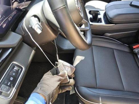 Used 2025 Buick Enclave Preferred FWD image 14